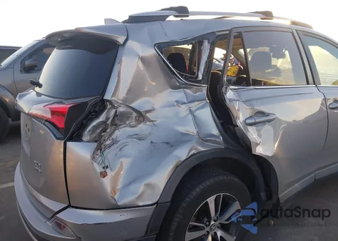 2016 Toyota Rav4 Xle z USA, uszkodzony, nr VIN 2T3RFREV1GW440975